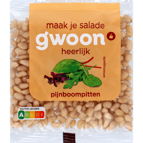 Foto van G'woon Pijnboompitten op witte achtergrond