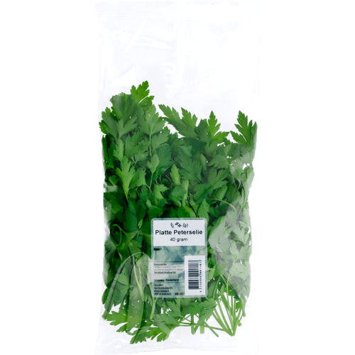 Foto van Platte peterselie op witte achtergrond