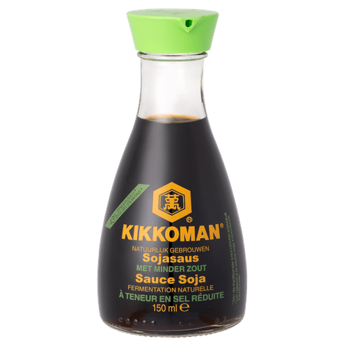 Foto van Kikkoman Sojasaus minder zout op witte achtergrond