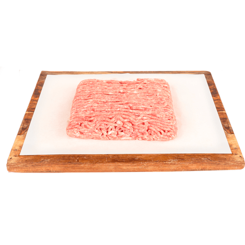 Foto van DekaVers Gehakt half om half op witte achtergrond