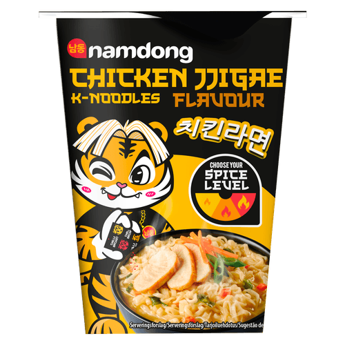 Foto van Namdong Chicken jjigae cup op witte achtergrond