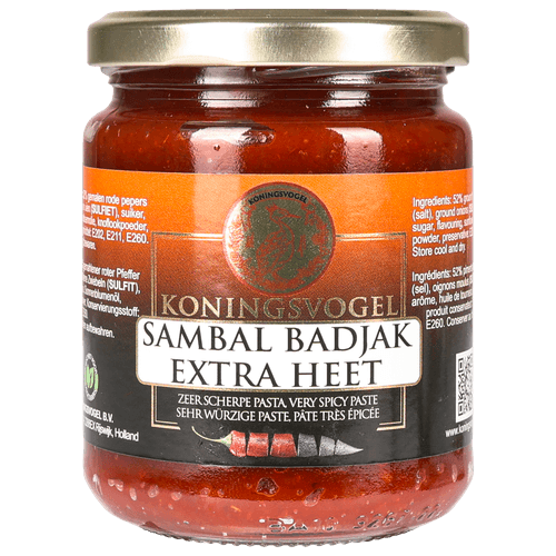 Foto van Koningsvogel Sambal badjak hot op witte achtergrond