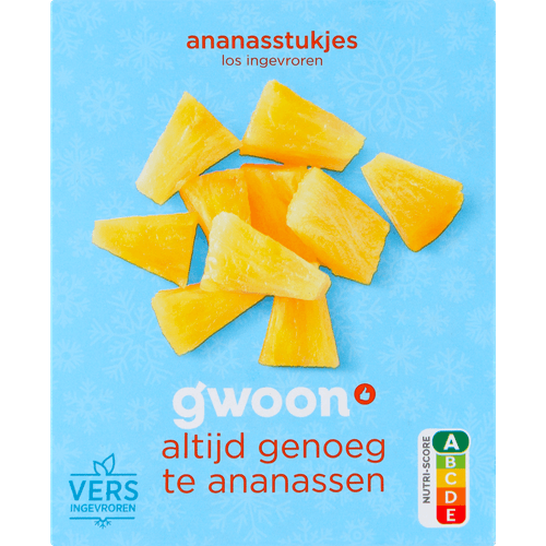 Foto van G'woon Ananas op witte achtergrond