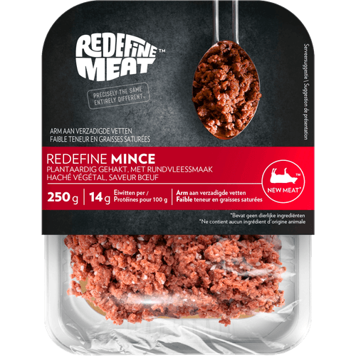 Foto van Redefine meat Minced beef op witte achtergrond