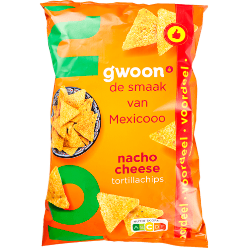 Foto van G'woon Tortilla chips nacho cheese op witte achtergrond