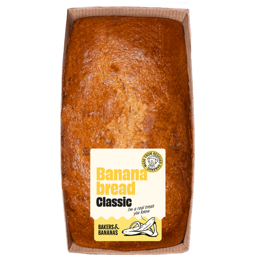 Foto van Vers Bananenbrood op witte achtergrond