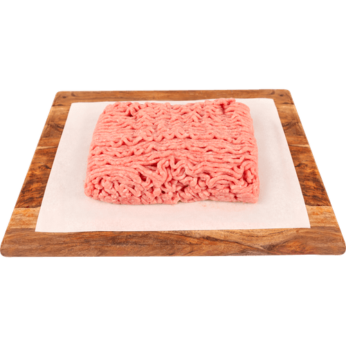 Foto van DekaVers Gehakt half om half op witte achtergrond