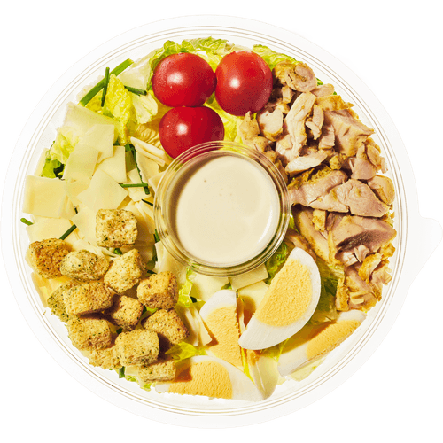 Foto van Lunchsalade caesar op witte achtergrond