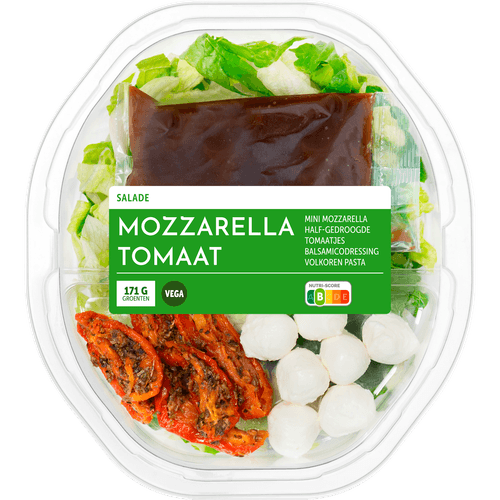 Foto van Maaltijdsalade mozzarella tomaat op witte achtergrond