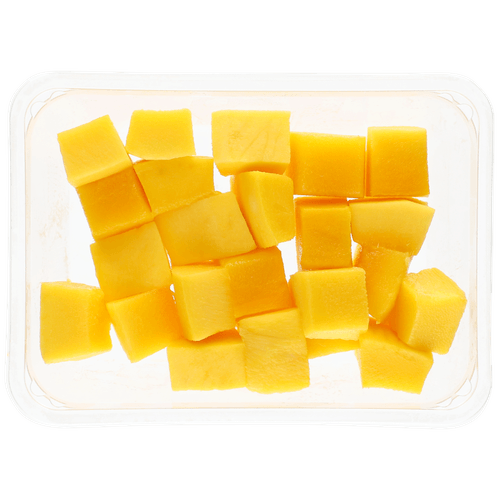 Foto van Healthy Hand Mango blokjes op witte achtergrond