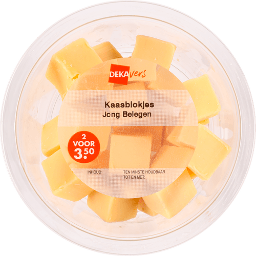 Foto van DekaVers Kaasblokjes jong belegen op witte achtergrond