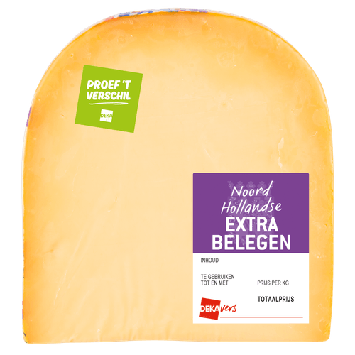 Foto van DekaVers Actie overjarig kaas stuk op witte achtergrond