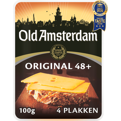 Foto van Old Amsterdam 48+ kaas plakken op witte achtergrond