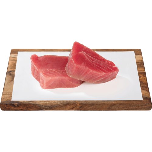 Foto van Hoogland Tonijn steak op witte achtergrond