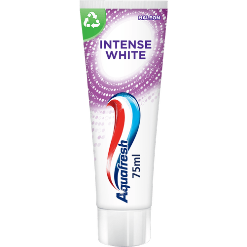 Foto van Aquafresh Tandpasta intense white op witte achtergrond