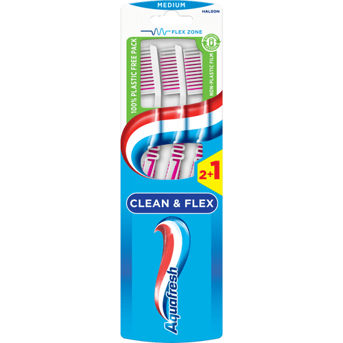Foto van Aquafresh Tandenborstel clean & flex medium op witte achtergrond