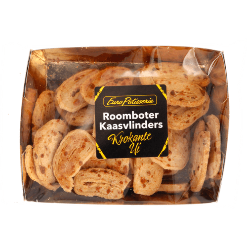 Foto van Euro Patisserie Roomboter kaasvlinders krokante ui op witte achtergrond