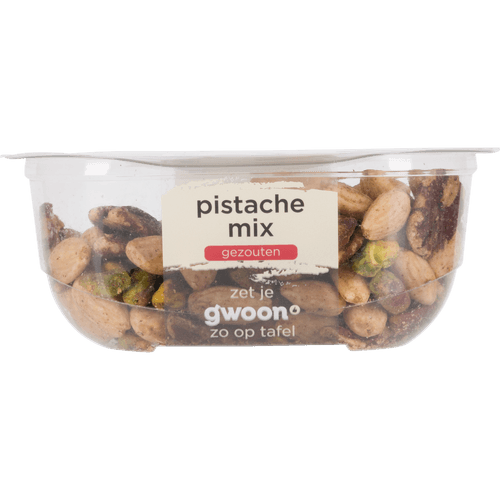 Foto van G'woon Pistachenoten gezouten op witte achtergrond