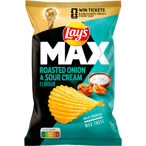 Foto van Lay's Chips max roasted onion & sour cream op witte achtergrond