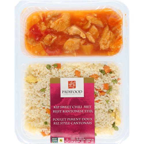 Foto van Padifood Chinese kip chili rijst kantonese stijl op witte achtergrond