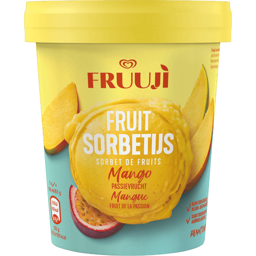 Foto van FRUUJI Fruit sorbetijs mango-passievrucht op witte achtergrond