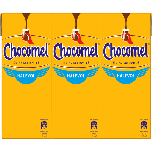 Foto van Chocomel Chocolademelk halfvol op witte achtergrond