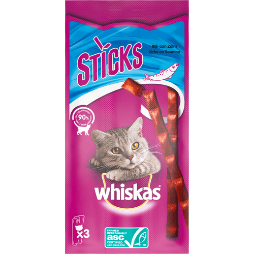 Foto van Whiskas Kattensnacks sticks rijk aan zalm op witte achtergrond