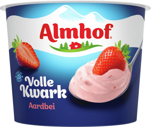 Foto van Almhof Volle kwark aardbei op witte achtergrond