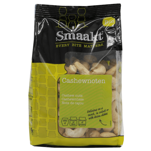 Foto van Smaakt Cashewnoten op witte achtergrond