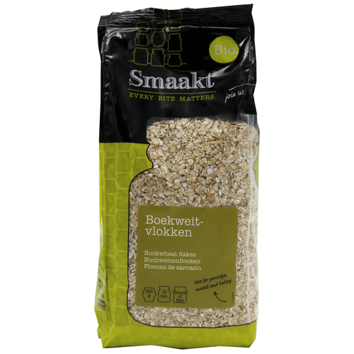 Foto van Smaakt Boekweitvlokken op witte achtergrond