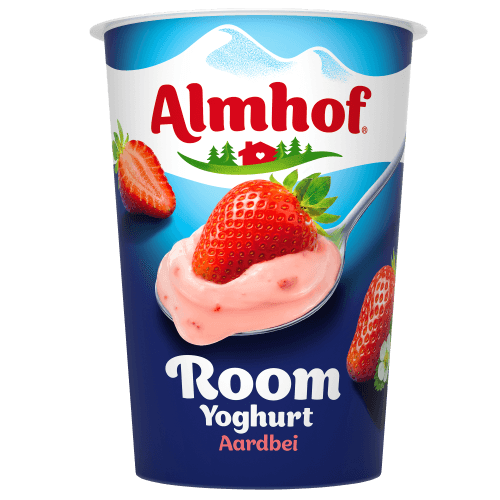 Foto van Almhof Roomyoghurt aardbei op witte achtergrond