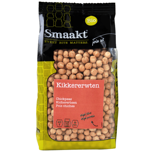 Foto van Smaakt Kikkererwten op witte achtergrond
