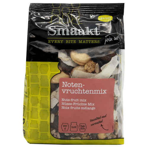 Foto van Smaakt Noten vruchtenmix op witte achtergrond