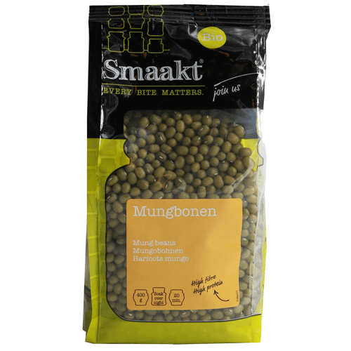 Foto van Smaakt Mungbonen op witte achtergrond