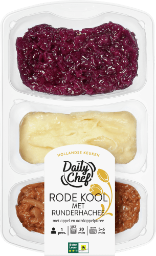Foto van Daily Chef Rode kool met runderhachee appel en aardappelpuree op witte achtergrond