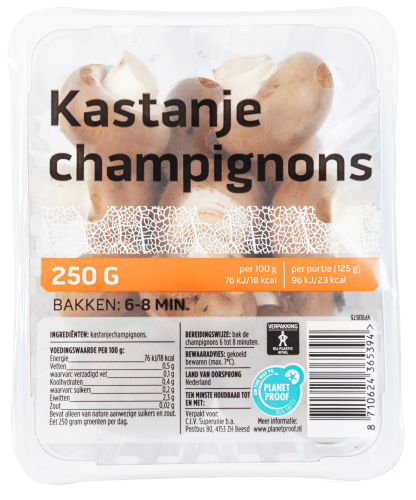 Foto van Kastanje champignons op witte achtergrond