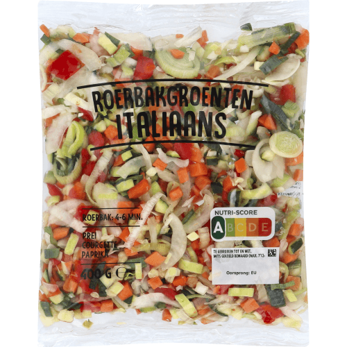 Foto van Roerbakgroente italiaanse stijl op witte achtergrond