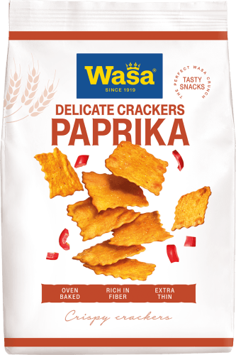 Foto van Wasa Delicate cracker paprika op witte achtergrond