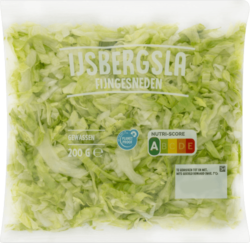 Foto van Ijsbergsla fijngesneden op witte achtergrond