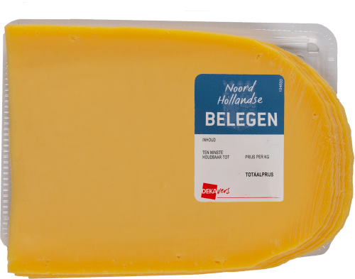 Foto van DekaVers Belegen kaas 48+ gesneden op witte achtergrond