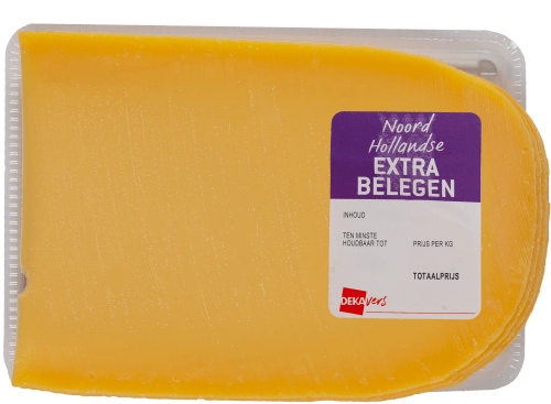 Foto van DekaVers Extra belegen kaas 48+ gesneden op witte achtergrond