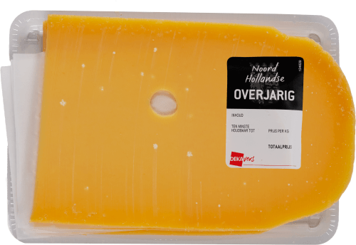 Foto van DekaVers Overjarige kaas 48+ gesneden op witte achtergrond
