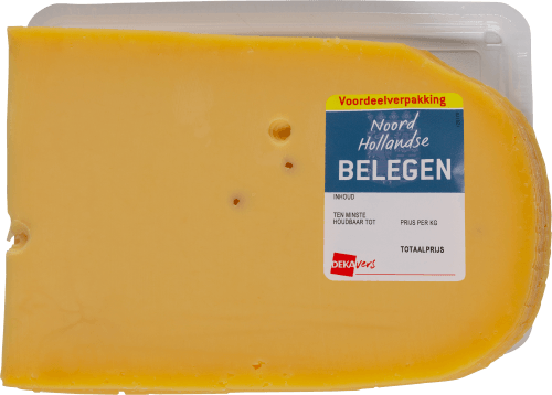 Foto van DekaVers Belegen kaas 48+ gesneden op witte achtergrond