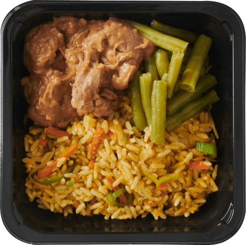 Foto van Deka's keuken Nasi met sate en kippendij op witte achtergrond