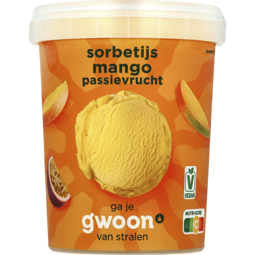 Foto van G'woon Sorbetijs mango passievrucht op witte achtergrond