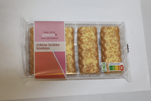Foto van G'woon Ok biscuits creme brulee op witte achtergrond