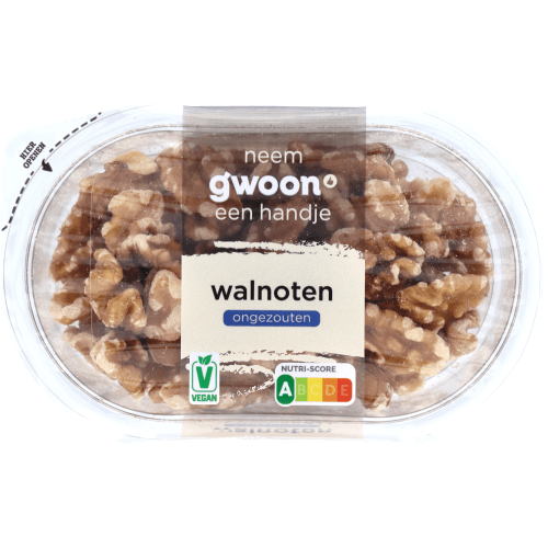 Foto van G'woon Walnoten ongezouten op witte achtergrond