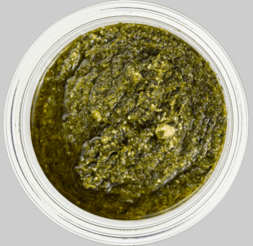 Foto van DekaVers Pesto traditioneel op witte achtergrond