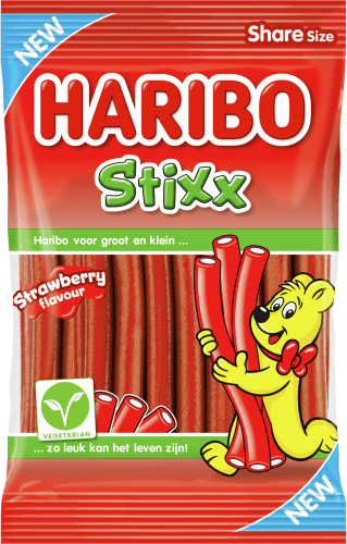 Foto van Haribo Stixx strawberry op witte achtergrond