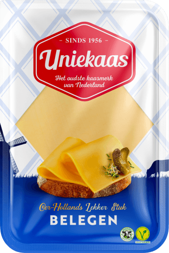 Foto van Uniekaas Belegen stuk op witte achtergrond
